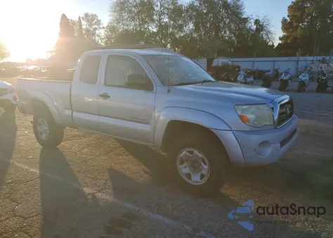 2005 Toyota Tacoma Prerunner Access Cab z USA, uszkodzony, nr VIN 5TETU62N55Z112488